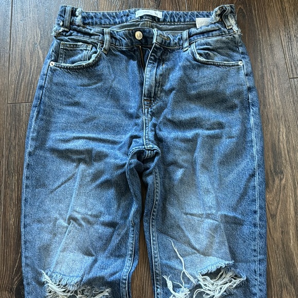 Distressed Jeans - Picture 5 of 9